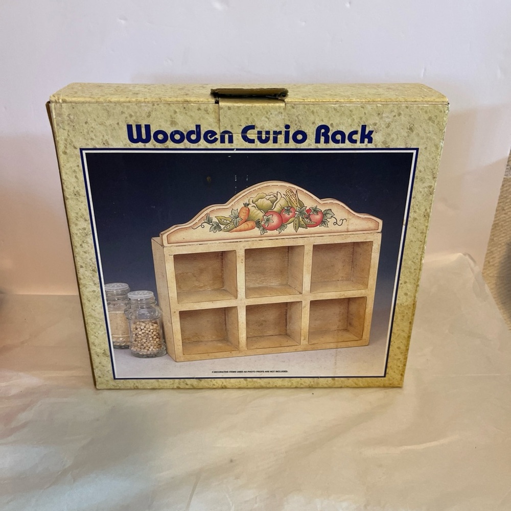 VTG WOODEN CURIOUS RACK W/VEGETABLE DETAIL COTTAGECORE WALL DECOR COLLECTABLES